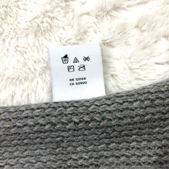 Calvin Klein Men’s Ombré Striped Scarf - Picture 8 of 10